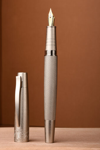 Hongdian 6013 Senior General Fountain Pen, Pure Black Solid Metal Pen EF/F/M/Bent Nib Writing Pen - Silver, M
